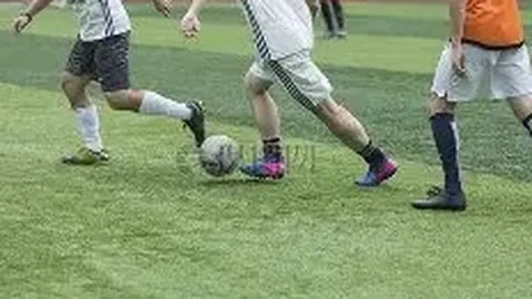 LOL全球总决赛：中国战队屡次登顶，铸就电竞传奇