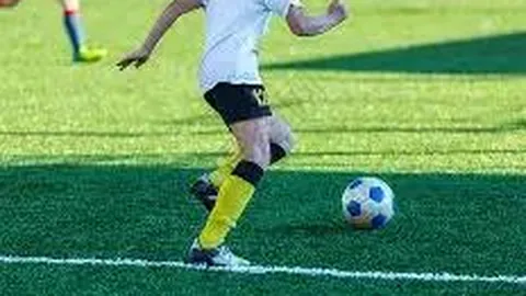 潮汕村娃足球梦：古祠堂前少年展翅，成全村荣耀之光